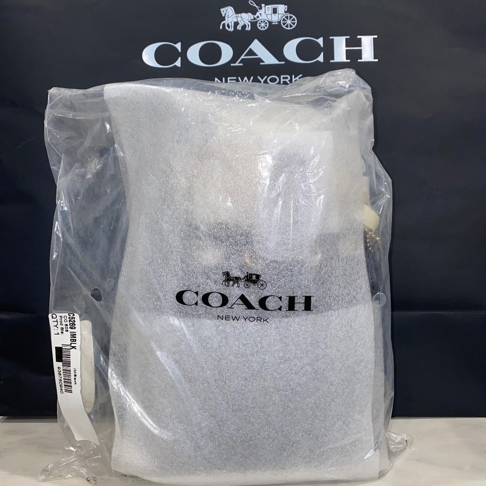 Coach Dempsey bucket bag NWT - Picture 4 of 9